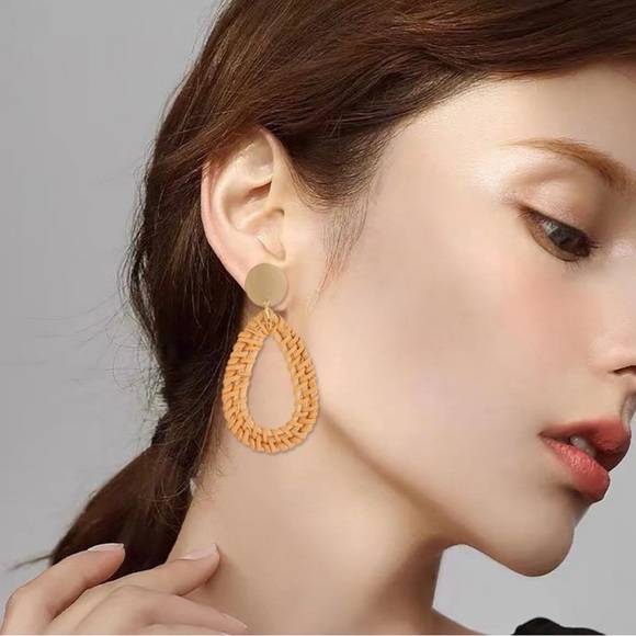 Rattan Teardrop Ethnic Earrings - Picture 10 of 10